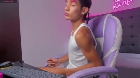 Snapshot of dav_nagel chatting on 11/28/25, 12:41 angel online show from 11/28/25, 12:41