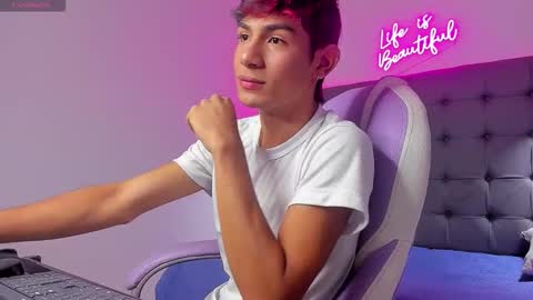 Snapshot of dav_nagel chatting on 11/30/25, 12:20 angel online show from 11/30/25, 12:20