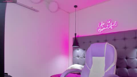 Snapshot of dav_nagel chatting on 12/05/25, 01:31 angel online show from 12/05/25, 01:31