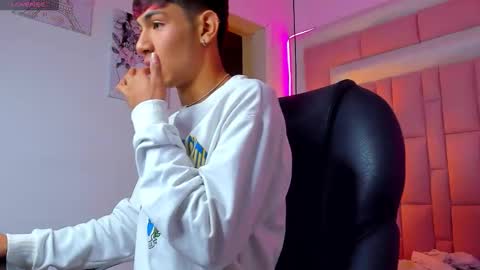 Snapshot of dav_nagel chatting on 12/17/25, 04:07 angel online show from 12/17/25, 04:07