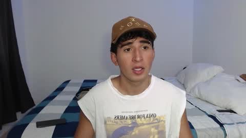 Snapshot of dave_hot1 chatting on 12/14/25, 08:35 David online show from 12/14/25, 08:35