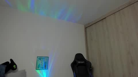 Snapshot of dave_max93 chatting on 09/24/25, 02:04 DAVE MAX online show from 09/24/25, 02:04