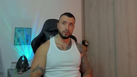 Snapshot of dave_max93 chatting on 09/28/25, 11:43 DAVE MAX online show from 09/28/25, 11:43