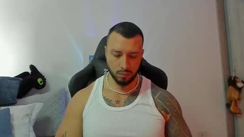 Snapshot of dave_max93 chatting on 10/01/25, 02:23 DAVE MAX online show from 10/01/25, 02:23