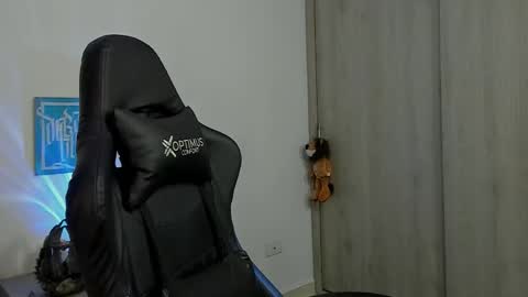 Snapshot of dave_max93 chatting on 10/04/25, 05:55 DAVE MAX online show from 10/04/25, 05:55