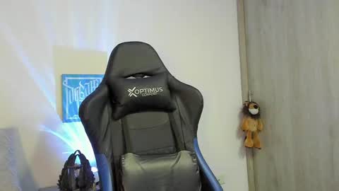 Snapshot of dave_max93 chatting on 10/07/25, 03:31 DAVE MAX online show from 10/07/25, 03:31