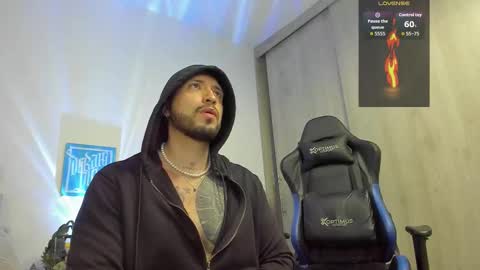 Snapshot of dave_max93 chatting on 10/12/25, 02:32 DAVE MAX online show from 10/12/25, 02:32