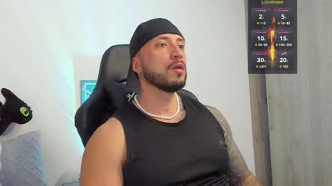 Snapshot of dave_max93 chatting on 10/15/25, 02:01 DAVE MAX online show from 10/15/25, 02:01