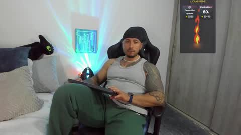 Snapshot of dave_max93 chatting on 10/18/25, 02:03 DAVE MAX online show from 10/18/25, 02:03