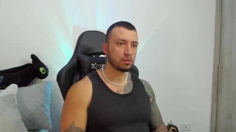 Snapshot of dave_max93 chatting on 10/24/25, 10:00 DAVE MAX online show from 10/24/25, 10:00