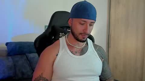 Snapshot of dave_max93 chatting on 11/04/25, 12:32 DAVE MAX online show from 11/04/25, 12:32