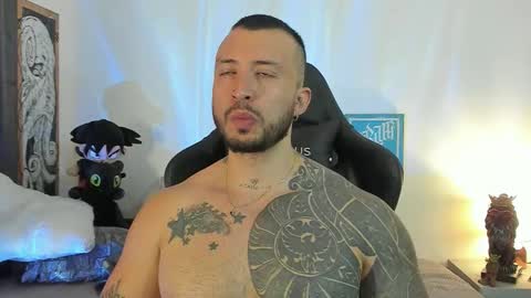 Snapshot of dave_max93 chatting on 11/04/25, 11:04 DAVE MAX online show from 11/04/25, 11:04