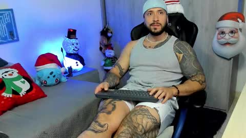Snapshot of dave_max93 chatting on 11/29/25, 02:47 DAVE MAX online show from 11/29/25, 02:47