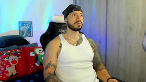 Snapshot of dave_max93 chatting on 12/19/25, 12:34 DAVE MAX online show from 12/19/25, 12:34