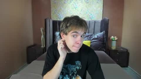 Snapshot of davebevy chatting on 06/11/26, 07:45 Dave online show from 06/11/26, 07:45