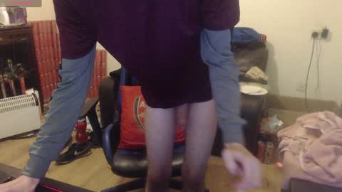 Snapshot of daver281197 chatting on 12/13/24, 01:04 dave online show from 12/13/24, 01:04