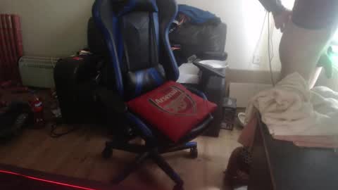 Snapshot of daver281197 chatting on 10/24/25, 11:17 dave online show from 10/24/25, 11:17