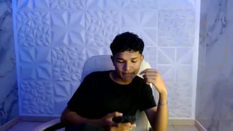 Snapshot of davexxx_ chatting on 06/11/26, 02:44 Dave online show from 06/11/26, 02:44