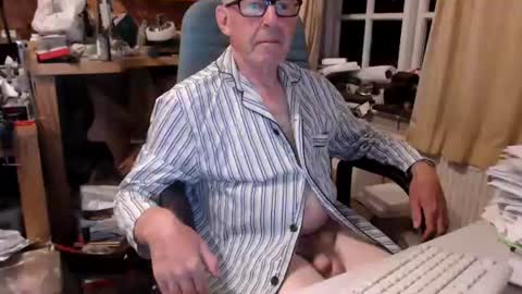 Snapshot of david89853 chatting on 07/04/26, 10:27 David online show from 07/04/26, 10:27