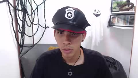 Snapshot of david_925_ chatting on 10/31/25, 04:57 David online show from 10/31/25, 04:57