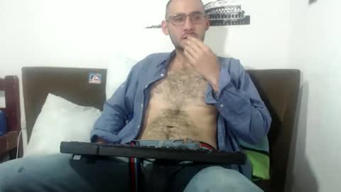 Snapshot of david_hot12 chatting on 01/17/25, 02:18 david online show from 01/17/25, 02:18