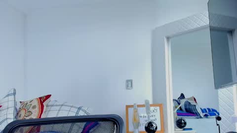 Snapshot of david_johnson372 chatting on 09/17/25, 01:13 Hey im David that loves to explore and speak their fantasies. Very open talktative and nice. Feel free to chat with me online show from 09/17/25, 01:13