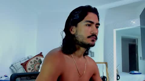 Snapshot of david_johnson372 chatting on 10/23/25, 11:42 Hey im David that loves to explore and speak their fantasies. Very open talktative and nice. Feel free to chat with me online show from 10/23/25, 11:42