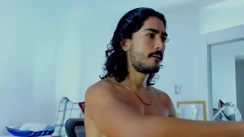 Snapshot of david_johnson372 chatting on 10/27/25, 11:14 Hey im David that loves to explore and speak their fantasies. Very open talktative and nice. Feel free to chat with me online show from 10/27/25, 11:14