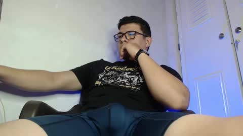 Snapshot of david_smit_ chatting on 10/10/25, 04:28 david smit online show from 10/10/25, 04:28