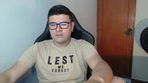 Snapshot of david_smit_ chatting on 12/17/25, 06:58 david smit online show from 12/17/25, 06:58