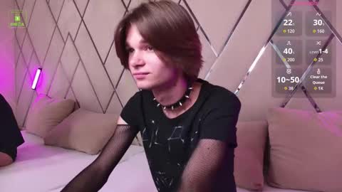 Snapshot of davidleatherhoff chatting on 11/02/25, 03:47 DAVID online show from 11/02/25, 03:47