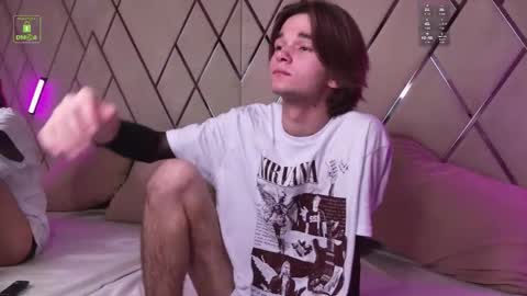 Snapshot of davidleatherhoff chatting on 11/04/25, 04:44 DAVID online show from 11/04/25, 04:44