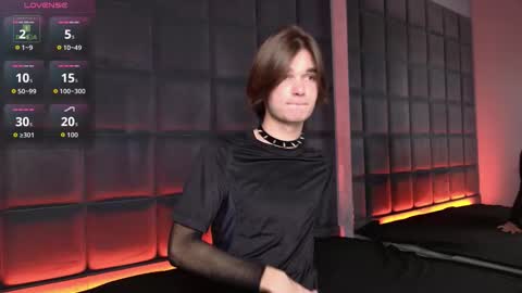 Snapshot of davidleatherhoff chatting on 11/06/25, 03:24 DAVID online show from 11/06/25, 03:24