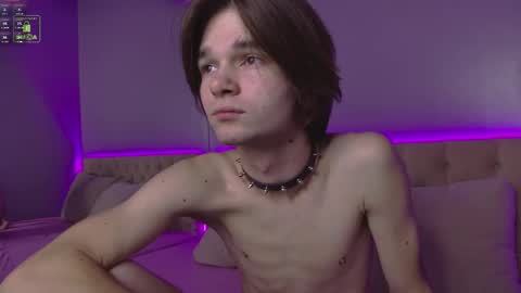 Snapshot of davidleatherhoff chatting on 11/16/25, 04:40 DAVID online show from 11/16/25, 04:40