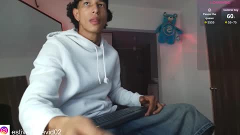 Snapshot of davidxxx02 chatting on 09/19/25, 12:56 Estiven online show from 09/19/25, 12:56