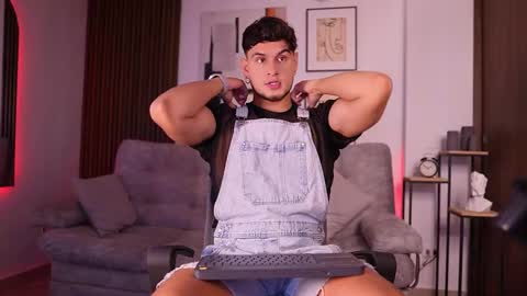 Snapshot of davies_brown chatting on 09/15/25, 09:04 Davies brown schedule 12pm to 5pm col time online show from 09/15/25, 09:04