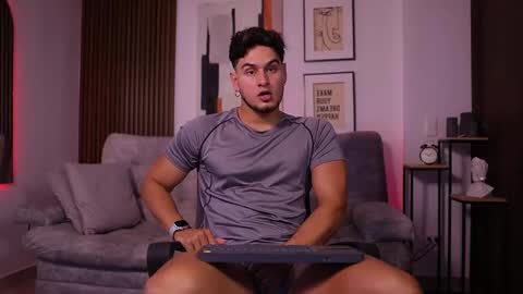 Snapshot of davies_brown chatting on 10/17/25, 09:39 Davies brown schedule 12pm to 5pm col time online show from 10/17/25, 09:39