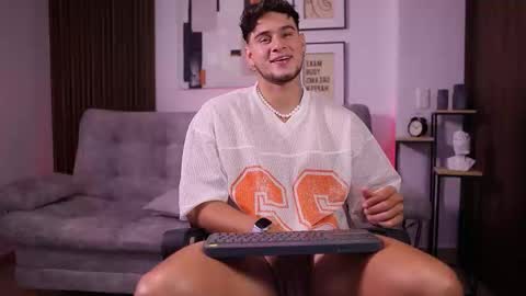 Snapshot of davies_brown chatting on 11/14/25, 08:51 Davies brown schedule 12pm to 5pm col time online show from 11/14/25, 08:51