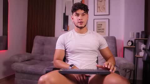 Snapshot of davies_brown chatting on 11/18/25, 08:57 Davies brown schedule 12pm to 5pm col time online show from 11/18/25, 08:57