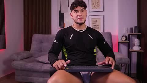 Snapshot of davies_brown chatting on 11/23/25, 06:52 Davies brown schedule 12pm to 5pm col time online show from 11/23/25, 06:52