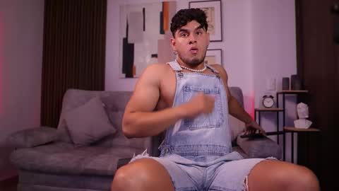 Snapshot of davies_brown chatting on 11/26/25, 08:43 Davies brown schedule 12pm to 5pm col time online show from 11/26/25, 08:43