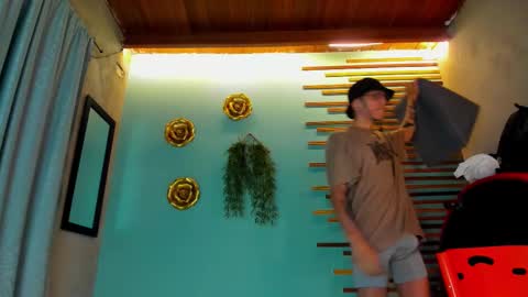 Snapshot of daviid_huge chatting on 10/11/25, 01:42 daviid_huge online show from 10/11/25, 01:42