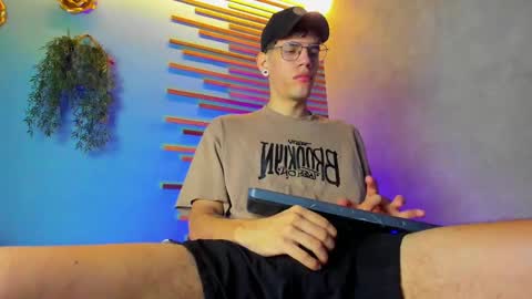 Snapshot of daviid_huge chatting on 10/24/25, 01:40 daviid_huge online show from 10/24/25, 01:40