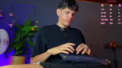 Snapshot of daviid_huge chatting on 11/10/25, 01:21 daviid_huge online show from 11/10/25, 01:21