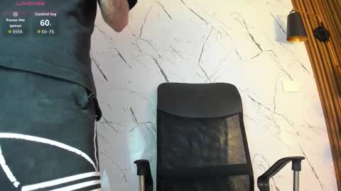 Snapshot of daviid_huge chatting on 11/24/25, 01:27 daviid_huge online show from 11/24/25, 01:27