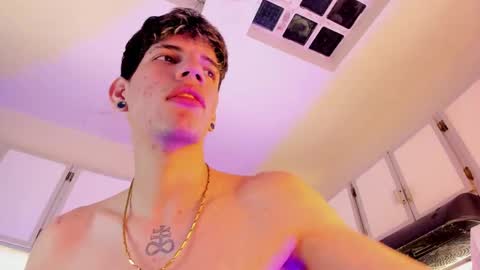 Snapshot of daviid_huge chatting on 11/28/25, 07:44 daviid_huge online show from 11/28/25, 07:44