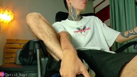 Snapshot of daviid_huge chatting on 05/18/26, 02:18 daviid_huge online show from 05/18/26, 02:18