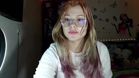 Snapshot of daya202 chatting on 11/05/25, 03:06 Eli online show from 11/05/25, 03:06