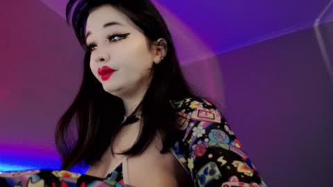 Snapshot of dazzl1ngfire chatting on 10/13/25, 04:45 Natsumi online show from 10/13/25, 04:45