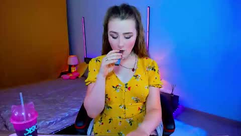 Snapshot of dazzlemoves chatting on 06/11/26, 02:33 Zlata Golden online show from 06/11/26, 02:33
